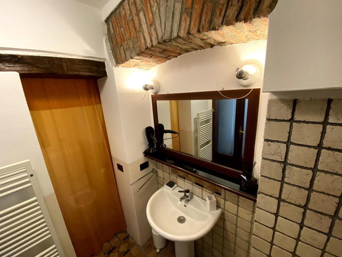 Adalbert House On 2 Levels