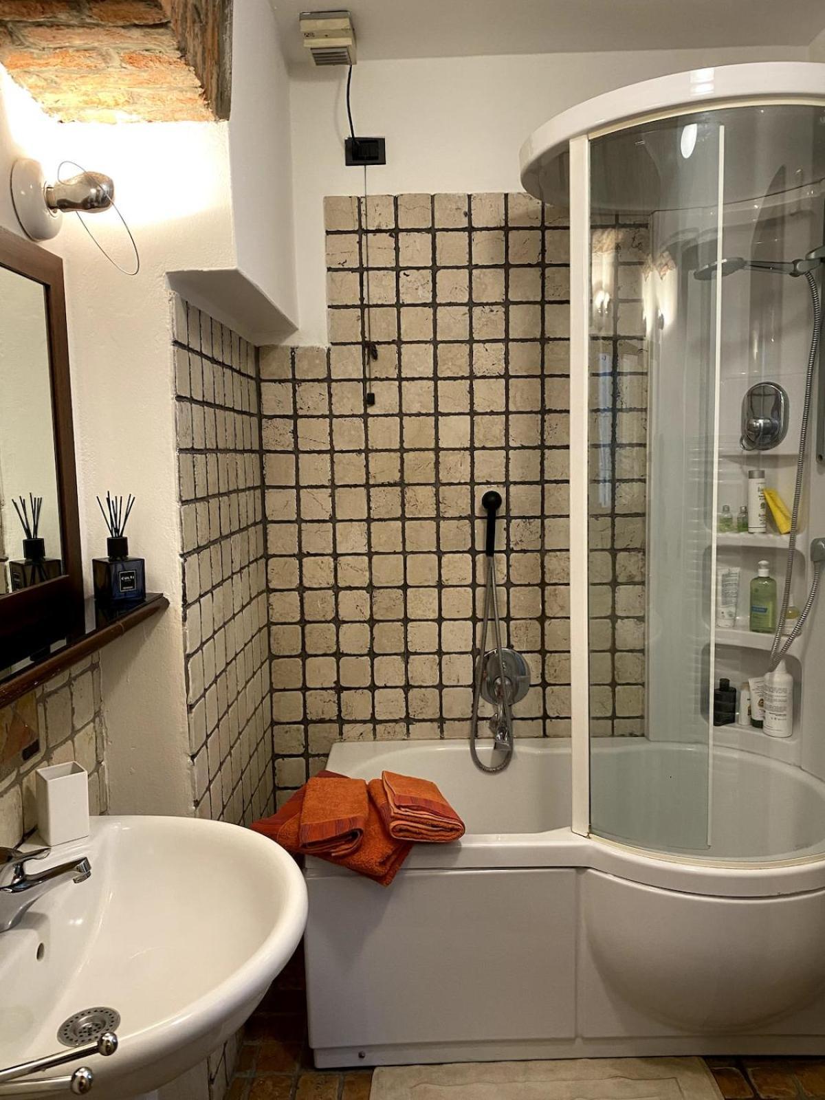 Adalbert House On 2 Levels Apartment *
