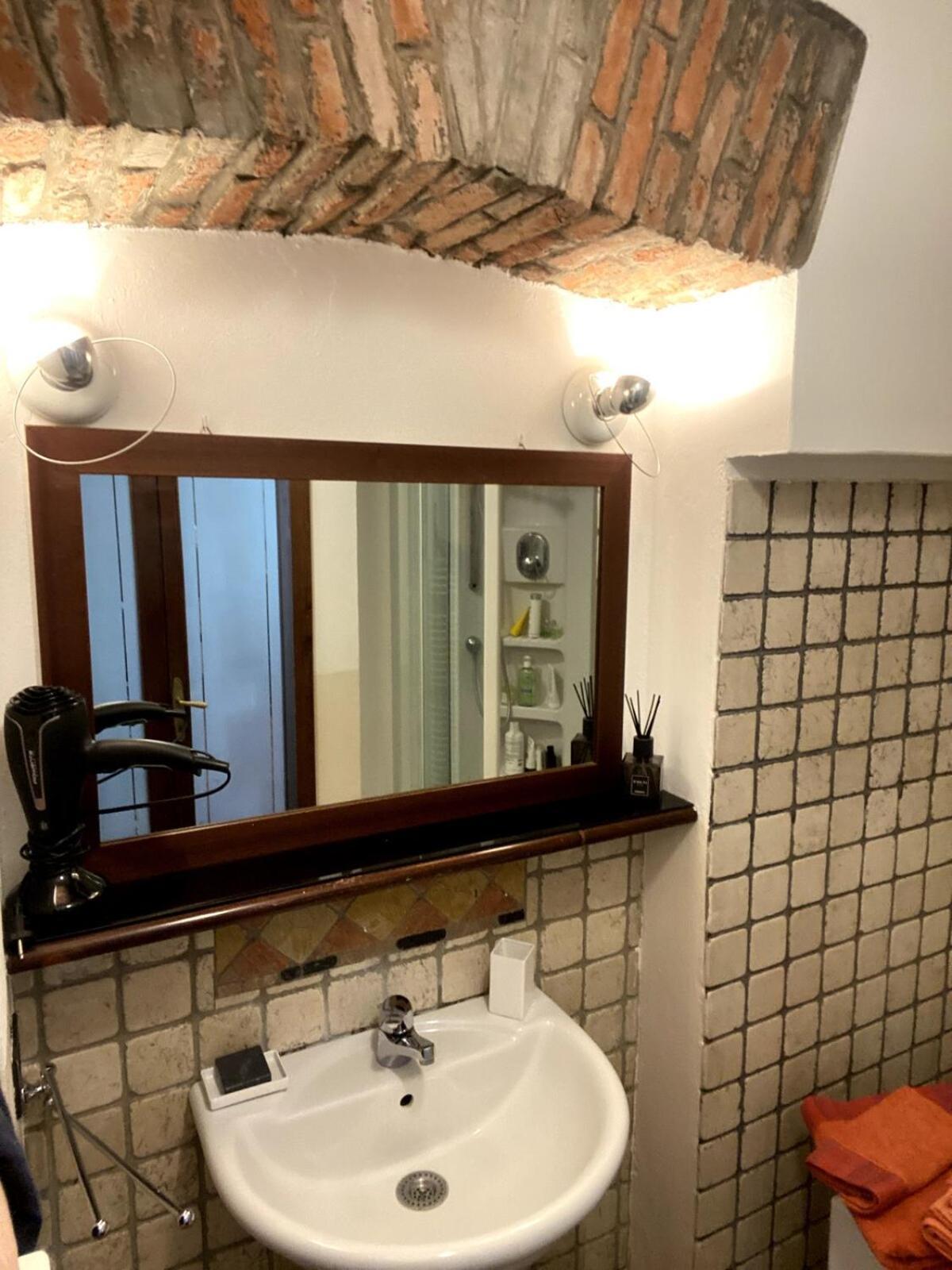 Adalbert House On 2 Levels *